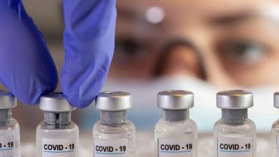Великобритания начала вакцинацию от COVID-19