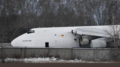 Самолет вернулся в аэропорт вылета в Якутске из-за неисправности двигателя