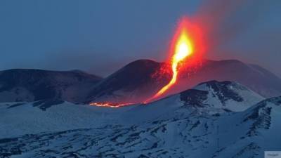 Длина потока лавы на склоне вулкана Ключевской на Камчатке достигла 1,5 км