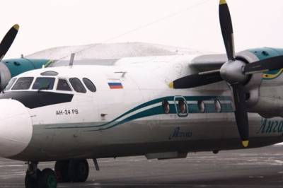 В Якутске самолет вернулся в аэропорт из-за неисправновности двигателя