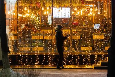Челябинск украшают к Новому году: фоторепортаж