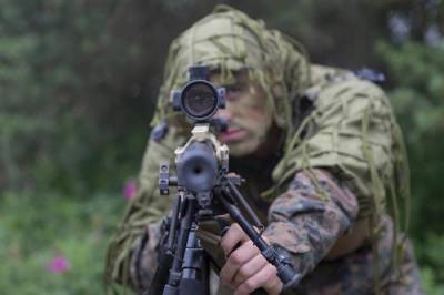 Опубликованы новые кадры ликвидации украинских военных снайперами в Донбассе