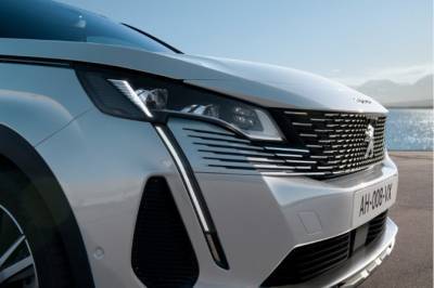 Объявлены цены на новые Peugeot 3008 и 5008 в России