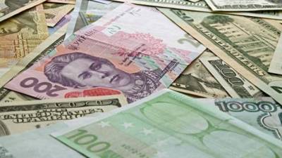 Официальный курс: гривна продолжает укрепляться к доллару