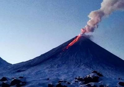 Извержение Ключевского вулкана на Камчатке сняли на видео - ya62.ru - район Усть-Камчатский