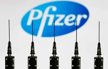 Стало известно, кто стал первым человеком в мире, получившим прививку Pfizer от коронавируса