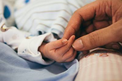 Считавшаяся бесплодной женщина узнала о беременности и родила спустя четыре часа