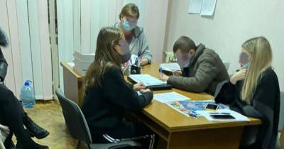 В Харькове родителей двух школьниц наказали за "пьяное" видео в соцсети