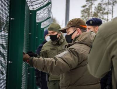 Безопасность НАТО обеспечит колючая проволока на российской границе