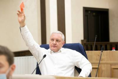 Екатеринбургский депутат пригрозил властям «оранжевой революцией» из-за проблемы с лифтами