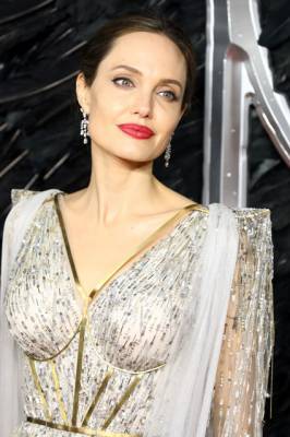 Анджелина Джоли записала видео о том, как бороться против домашнего насилия