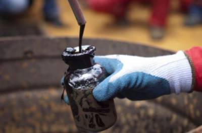 Нефть Brent упала в цене ниже 49 долл. за баррель