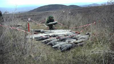 Российские саперы уничтожили тысячи мин на окраине Степанакерта