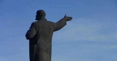 Семь лет назад в Украине начался Ленинопад: как сбрасывали памятники и где им нашли интересное применение