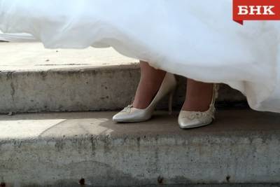 Пандемия снизила число браков в Коми