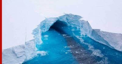 Пилоты сняли разрушение крупнейшего в мире айсберга и заявили об угрозе