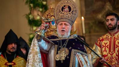 Католикос всех армян призвал Пашиняна уйти в отставку
