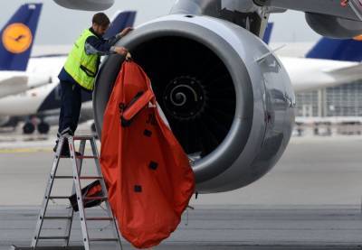 Одна из крупнейших авиакомпаний мира уволит десятки тысяч сотрудников