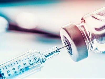 В Великобритании начали вакцинировать от коронавируса