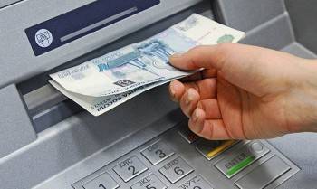 Россияне массово выводят деньги из банков