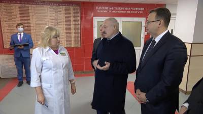 А.Лукашенко посещает райбольницу в Столбцах