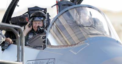 Умер американский летчик-испытатель Чак Йегер. Он первым в истории превысил скорость звука