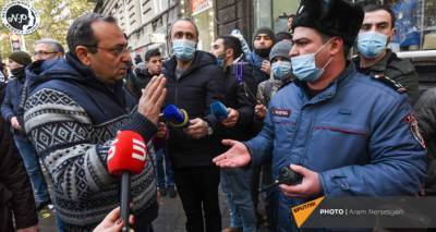 Участники антиправительственных митингов перекрыли движение метро в Ереване