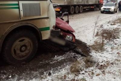 Под Одессой машина врезалась в автобус, водитель погиб