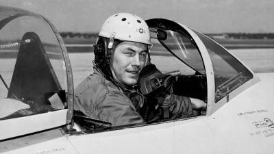 Скончался летчик-испытатель Чак Йегер, первым преодолевший звуковой барьер