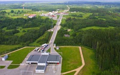 Латвия усилила контроль на границе с Эстонией и Литвой