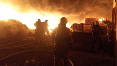 В Казани тушат крупный пожар