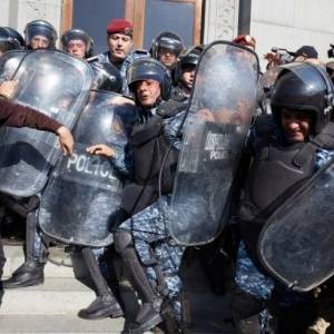 В Ереване начались массовые акции протеста. Видео