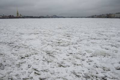 Петербуржцам до середины января запретили выход на лед
