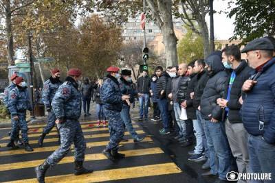 Ереван окунулся в акции гражданского неповиновения: метро остановилось