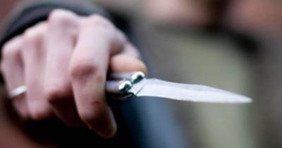 В Одесской области мужчина просто в маршрутке ударил другого ножом и ограбил