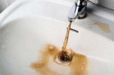 Жителей Троещины предупредили о промывке труб 10 декабря: у кого потечет грязная вода