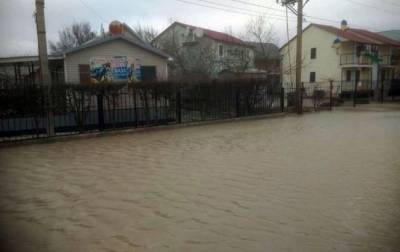 В Кирилловке из-за шторма затоплены десятки баз отдыха