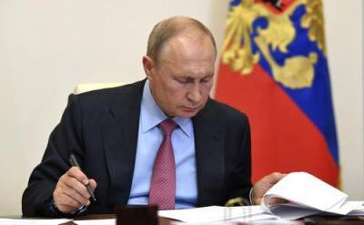 Владимир Путин - Путин подписал закон о «заморозке» накопительной пенсии до конца 2023 года - argumenti.ru