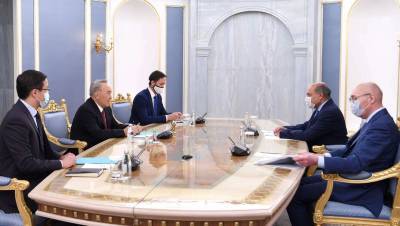 Елбасы обсудил обстановку в мире с председателем Высшего совета по реформам Сумой Чакрабарти