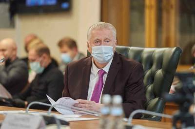 Жириновский предложил выдавать депутатам скафандры для защиты от коронавируса