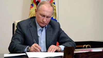 Путин подписал закон о «заморозке» накопительной пенсии до 2023 года