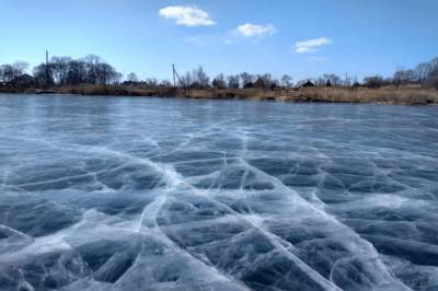 В Сумах спасли пенсионера, который провалился под лед и пробыл в холодной реке полчаса (видео)