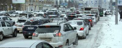 Снегопад стал причиной транспортного коллапса в Новосибирске