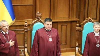 Зеленский вздрогнул: Конституционный суд Украины возобновил работу