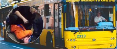 В Киеве сцепились водитель и пассажир троллейбуса: стали известны причины