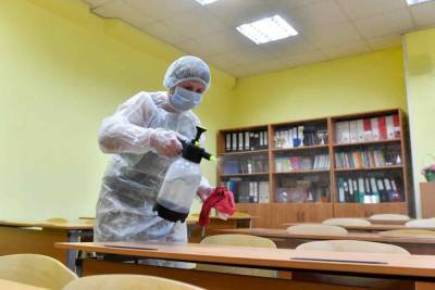 Анна Попова допустила отмену правил профилактики коронавируса для школ раньше 2022 года