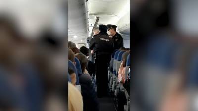 Пьяный дебошир задержал рейс, на котором летел звезда сериала «Кадетство».