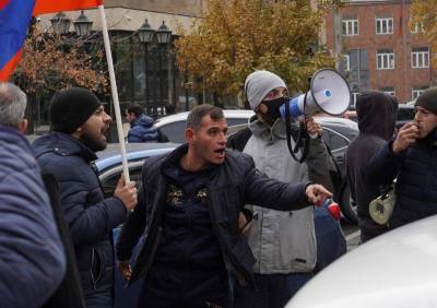Армянская оппозиция требует отставки Пашиняна, перекрыла улицы в Ереване