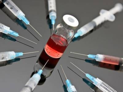 При вакцинации от коронавируса запрещено выпивать 8 недель