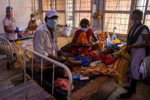 Медики назвали предварительные причины неизвестной болезни в Индии